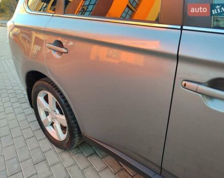 Серый Мицубиси Аутлендер, объемом двигателя 2.3 л и пробегом 250 тыс. км за 13999 $, фото 2 на Automoto.ua