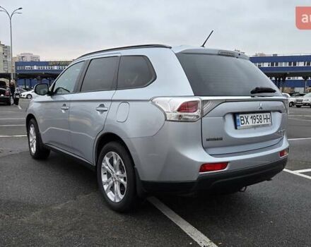 Серый Мицубиси Аутлендер, объемом двигателя 2.36 л и пробегом 54 тыс. км за 15400 $, фото 4 на Automoto.ua