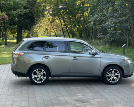 Серый Мицубиси Аутлендер, объемом двигателя 2.4 л и пробегом 150 тыс. км за 10750 $, фото 7 на Automoto.ua