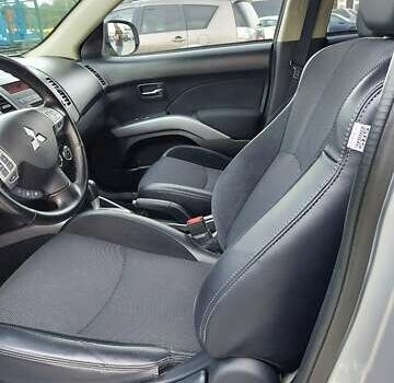 Серый Мицубиси Аутлендер, объемом двигателя 2.4 л и пробегом 133 тыс. км за 12000 $, фото 5 на Automoto.ua