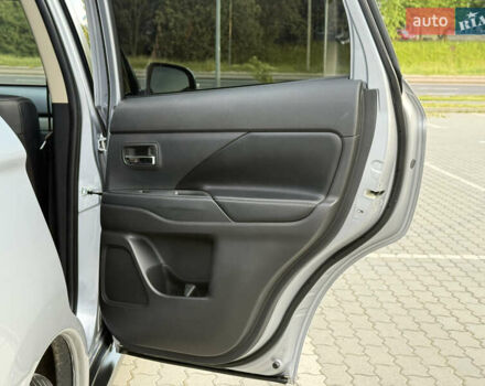 Серый Мицубиси Аутлендер, объемом двигателя 2.4 л и пробегом 156 тыс. км за 14400 $, фото 42 на Automoto.ua