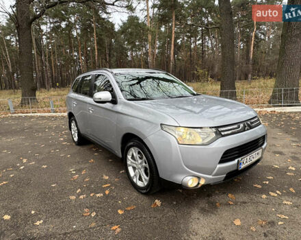 Сірий Міцубісі Аутлендер, об'ємом двигуна 2.36 л та пробігом 177 тис. км за 13499 $, фото 4 на Automoto.ua