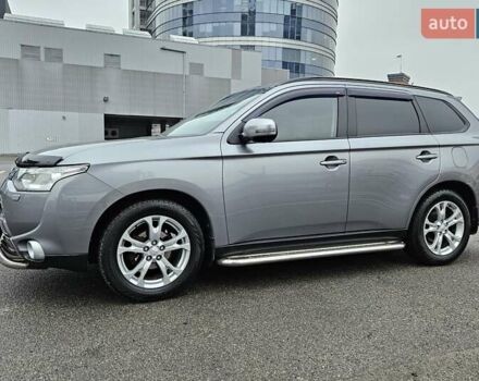 Серый Мицубиси Аутлендер, объемом двигателя 2.4 л и пробегом 72 тыс. км за 15900 $, фото 2 на Automoto.ua