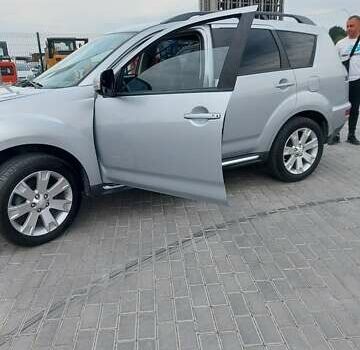 Серый Мицубиси Аутлендер, объемом двигателя 2.4 л и пробегом 133 тыс. км за 12000 $, фото 7 на Automoto.ua