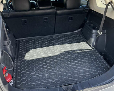 Серый Мицубиси Аутлендер, объемом двигателя 2.5 л и пробегом 205 тыс. км за 12400 $, фото 8 на Automoto.ua