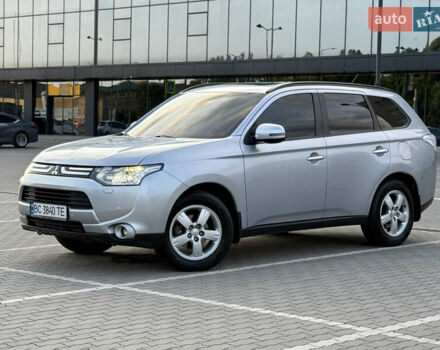Серый Мицубиси Аутлендер, объемом двигателя 2.4 л и пробегом 156 тыс. км за 14400 $, фото 1 на Automoto.ua