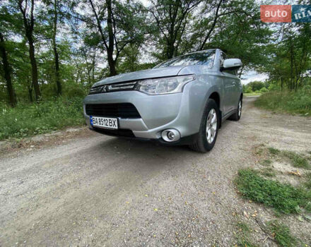 Серый Мицубиси Аутлендер, объемом двигателя 2 л и пробегом 203 тыс. км за 10999 $, фото 2 на Automoto.ua