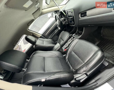 Серый Мицубиси Аутлендер, объемом двигателя 2.2 л и пробегом 243 тыс. км за 13850 $, фото 16 на Automoto.ua