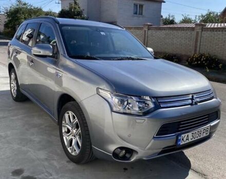 Міцубісі Аутлендер 2013 у Києві на Automoto.ua Сірий Міцубісі Аутлендер, об'ємом двигуна 2 л та пробігом 258 тис. км за 13700 $, фото 12 на Automoto.ua