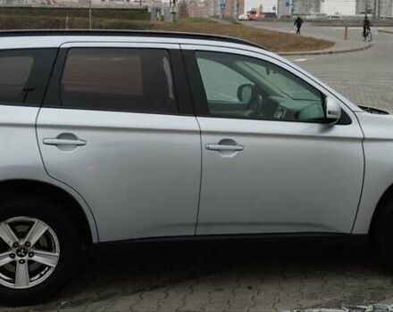 Сірий Міцубісі Аутлендер, об'ємом двигуна 2 л та пробігом 231 тис. км за 12200 $, фото 3 на Automoto.ua