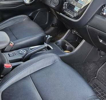 Міцубісі Аутлендер 2013 у Кривому Розі на Automoto.ua Сірий Міцубісі Аутлендер, об'ємом двигуна 3 л та пробігом 104 тис. км за 13500 $, фото 28 на Automoto.ua