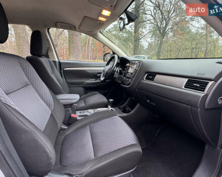 Сірий Міцубісі Аутлендер, об'ємом двигуна 2.36 л та пробігом 177 тис. км за 13499 $, фото 27 на Automoto.ua