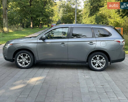 Серый Мицубиси Аутлендер, объемом двигателя 2.4 л и пробегом 150 тыс. км за 10750 $, фото 4 на Automoto.ua