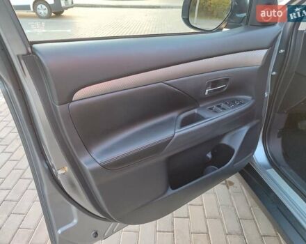 Серый Мицубиси Аутлендер, объемом двигателя 2.3 л и пробегом 250 тыс. км за 13999 $, фото 85 на Automoto.ua