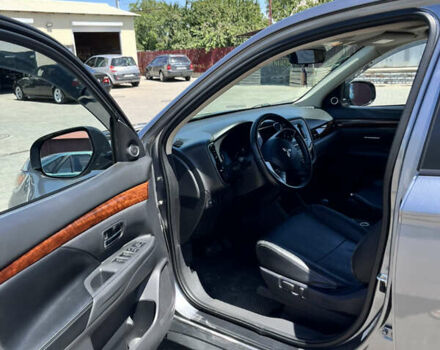 Серый Мицубиси Аутлендер, объемом двигателя 2.5 л и пробегом 205 тыс. км за 12400 $, фото 9 на Automoto.ua