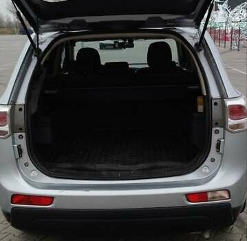 Сірий Міцубісі Аутлендер, об'ємом двигуна 2 л та пробігом 231 тис. км за 12200 $, фото 8 на Automoto.ua