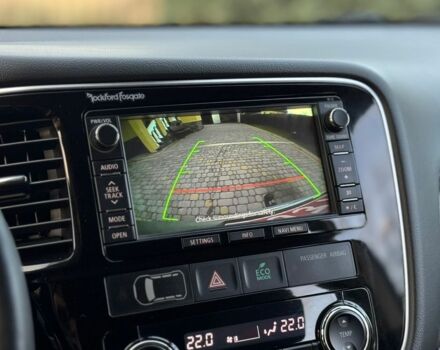 Сірий Міцубісі Аутлендер, об'ємом двигуна 2.3 л та пробігом 190 тис. км за 13800 $, фото 2 на Automoto.ua