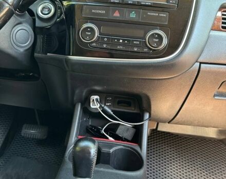 Сірий Міцубісі Аутлендер, об'ємом двигуна 2.4 л та пробігом 200 тис. км за 271 $, фото 5 на Automoto.ua