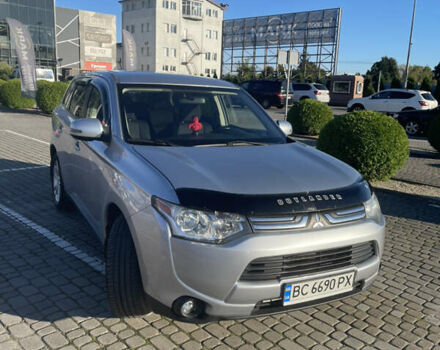 Серый Мицубиси Аутлендер, объемом двигателя 2.36 л и пробегом 177 тыс. км за 11990 $, фото 2 на Automoto.ua