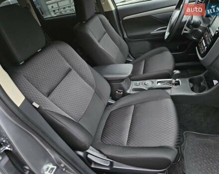 Серый Мицубиси Аутлендер, объемом двигателя 2.4 л и пробегом 72 тыс. км за 15900 $, фото 27 на Automoto.ua