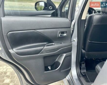 Сірий Міцубісі Аутлендер, об'ємом двигуна 2.3 л та пробігом 207 тис. км за 13700 $, фото 44 на Automoto.ua