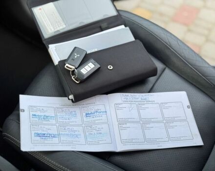 Сірий Міцубісі Аутлендер, об'ємом двигуна 2.3 л та пробігом 190 тис. км за 13800 $, фото 5 на Automoto.ua