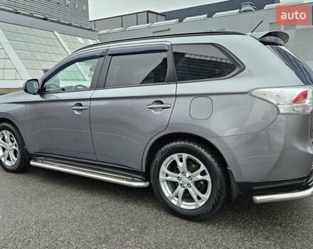 Серый Мицубиси Аутлендер, объемом двигателя 2.4 л и пробегом 72 тыс. км за 15900 $, фото 3 на Automoto.ua