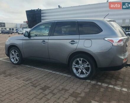 Сірий Міцубісі Аутлендер, об'ємом двигуна 2.36 л та пробігом 265 тис. км за 10300 $, фото 3 на Automoto.ua