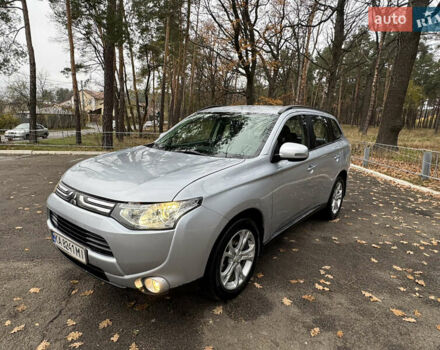 Сірий Міцубісі Аутлендер, об'ємом двигуна 2.36 л та пробігом 177 тис. км за 13499 $, фото 1 на Automoto.ua