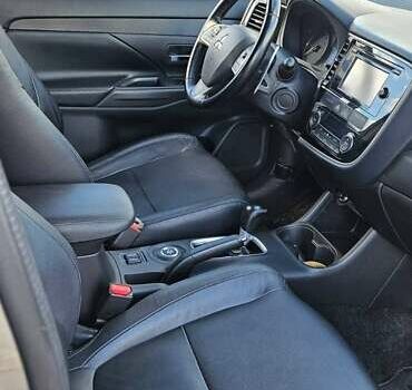 Міцубісі Аутлендер 2013 у Кривому Розі на Automoto.ua Сірий Міцубісі Аутлендер, об'ємом двигуна 3 л та пробігом 104 тис. км за 13500 $, фото 27 на Automoto.ua