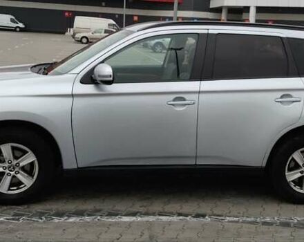 Сірий Міцубісі Аутлендер, об'ємом двигуна 2 л та пробігом 231 тис. км за 12200 $, фото 2 на Automoto.ua