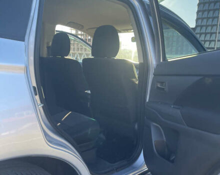 Серый Мицубиси Аутлендер, объемом двигателя 2.36 л и пробегом 177 тыс. км за 11990 $, фото 4 на Automoto.ua