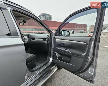 Серый Мицубиси Аутлендер, объемом двигателя 2.4 л и пробегом 72 тыс. км за 15900 $, фото 24 на Automoto.ua