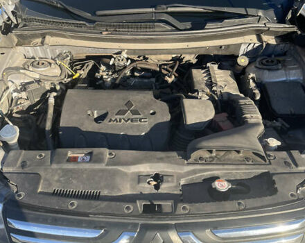 Серый Мицубиси Аутлендер, объемом двигателя 2.36 л и пробегом 177 тыс. км за 11990 $, фото 16 на Automoto.ua