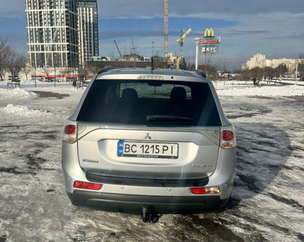 Серый Мицубиси Аутлендер, объемом двигателя 2.27 л и пробегом 270 тыс. км за 12800 $, фото 4 на Automoto.ua