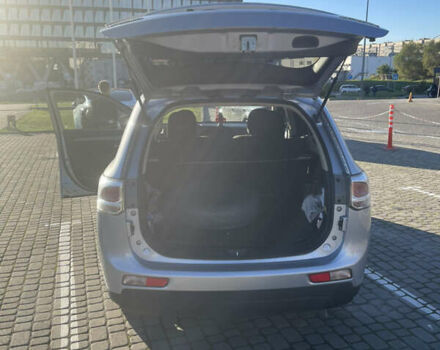 Серый Мицубиси Аутлендер, объемом двигателя 2.36 л и пробегом 177 тыс. км за 11990 $, фото 6 на Automoto.ua