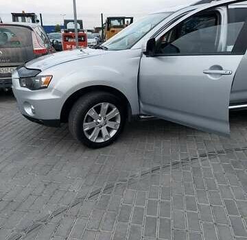 Серый Мицубиси Аутлендер, объемом двигателя 2.4 л и пробегом 133 тыс. км за 12000 $, фото 6 на Automoto.ua