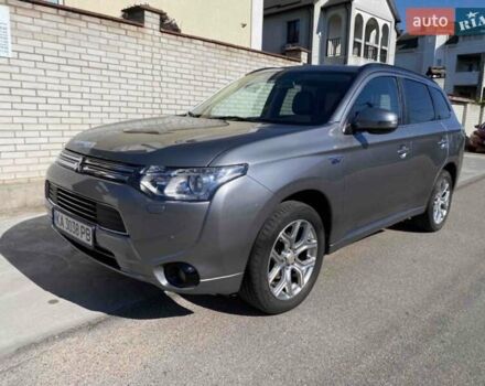 Міцубісі Аутлендер 2013 у Києві на Automoto.ua Сірий Міцубісі Аутлендер, об'ємом двигуна 2 л та пробігом 258 тис. км за 13700 $, фото 15 на Automoto.ua