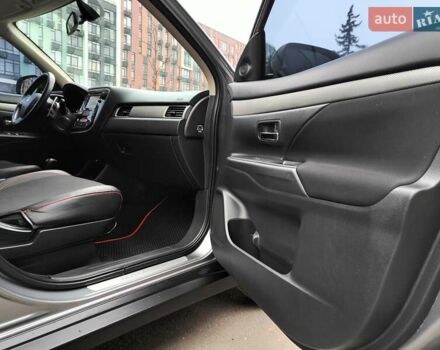 Серый Мицубиси Аутлендер, объемом двигателя 2.4 л и пробегом 209 тыс. км за 10990 $, фото 48 на Automoto.ua