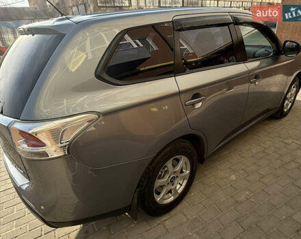 Серый Мицубиси Аутлендер, объемом двигателя 2 л и пробегом 137 тыс. км за 13700 $, фото 4 на Automoto.ua