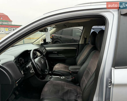 Серый Мицубиси Аутлендер, объемом двигателя 2.36 л и пробегом 198 тыс. км за 13990 $, фото 2 на Automoto.ua