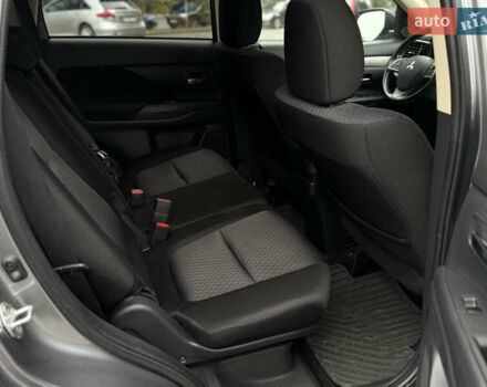 Сірий Міцубісі Аутлендер, об'ємом двигуна 2.4 л та пробігом 190 тис. км за 13000 $, фото 10 на Automoto.ua