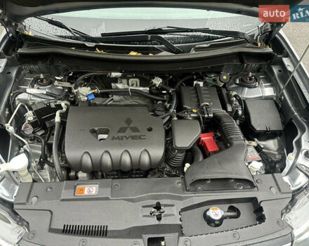 Сірий Міцубісі Аутлендер, об'ємом двигуна 2.4 л та пробігом 219 тис. км за 10800 $, фото 7 на Automoto.ua