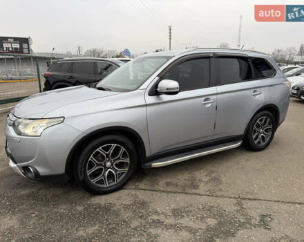 Серый Мицубиси Аутлендер, объемом двигателя 2.36 л и пробегом 198 тыс. км за 13990 $, фото 1 на Automoto.ua