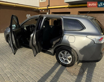 Серый Мицубиси Аутлендер, объемом двигателя 2 л и пробегом 137 тыс. км за 13700 $, фото 10 на Automoto.ua