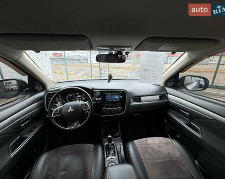 Серый Мицубиси Аутлендер, объемом двигателя 2.36 л и пробегом 198 тыс. км за 13990 $, фото 4 на Automoto.ua