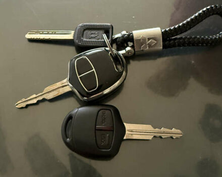 Серый Мицубиси Аутлендер, объемом двигателя 2 л и пробегом 137 тыс. км за 13700 $, фото 16 на Automoto.ua