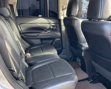 Сірий Міцубісі Аутлендер, об'ємом двигуна 2.4 л та пробігом 209 тис. км за 12200 $, фото 12 на Automoto.ua