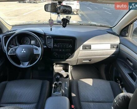 Серый Мицубиси Аутлендер, объемом двигателя 2.36 л и пробегом 225 тыс. км за 12000 $, фото 23 на Automoto.ua