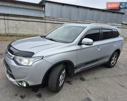 Сірий Міцубісі Аутлендер, об'ємом двигуна 2.36 л та пробігом 182 тис. км за 13600 $, фото 1 на Automoto.ua